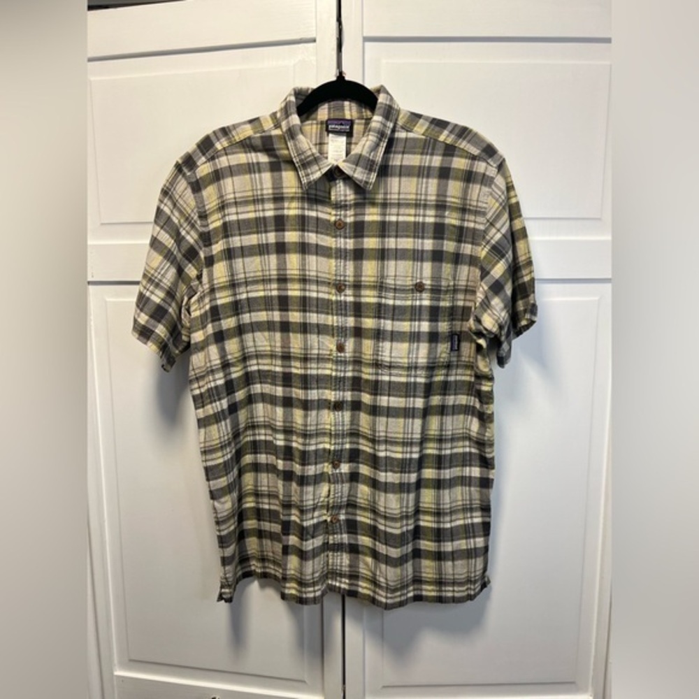 Patagonia Short Sleeve Button Down Plaid Shirt Size Men XL Color Gray And Yellow